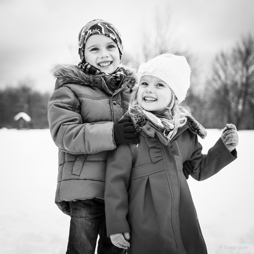 Mai lastega talvisel fotosessioonil